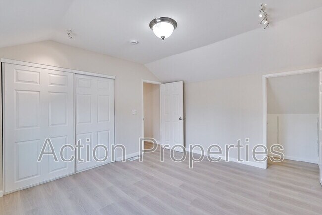 Building Photo - 3806 Century Dr