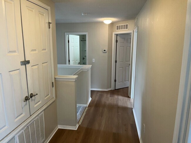 Building Photo - Single family home with lawncare included