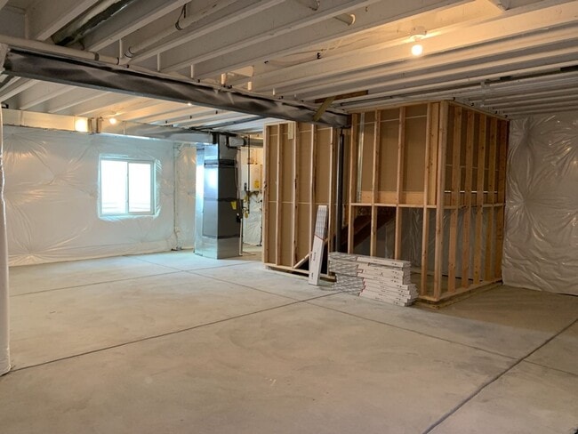 Building Photo - Exquisite 4 Bed 2.5 Bath Single Family Home with 3-car garage