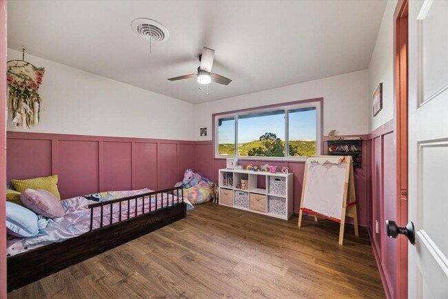 Building Photo - 6407 Lynn Ln