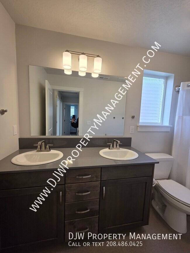 Building Photo - 2351 E Danzee Dr