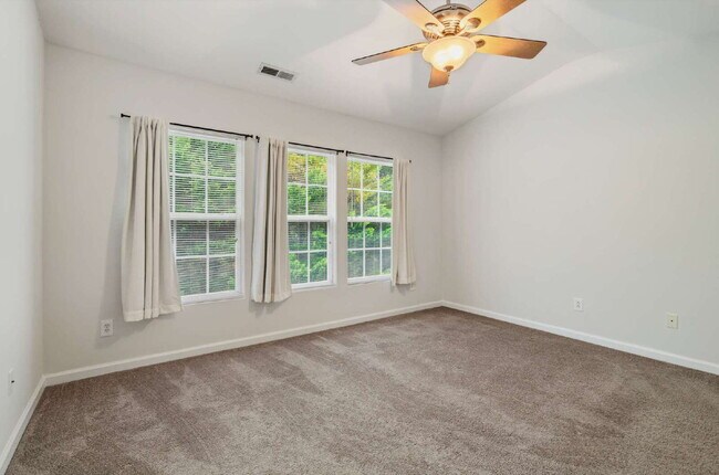 Building Photo - 3-Bed Townhouse in Leesville District