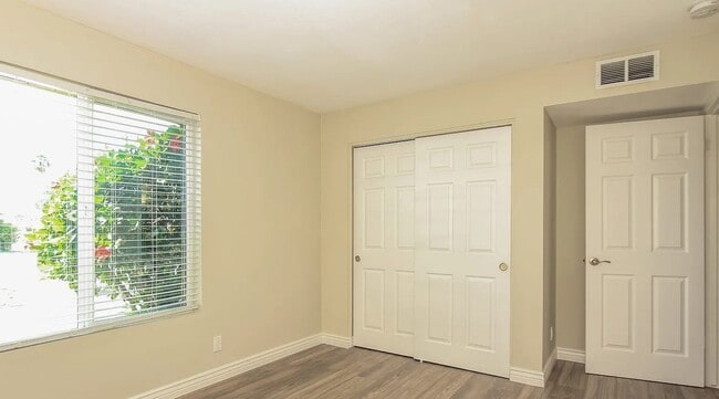 Building Photo - 4112 W Gardenia Dr
