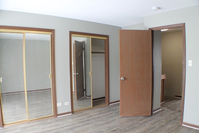 Building Photo - 485 Meadow Green Ln