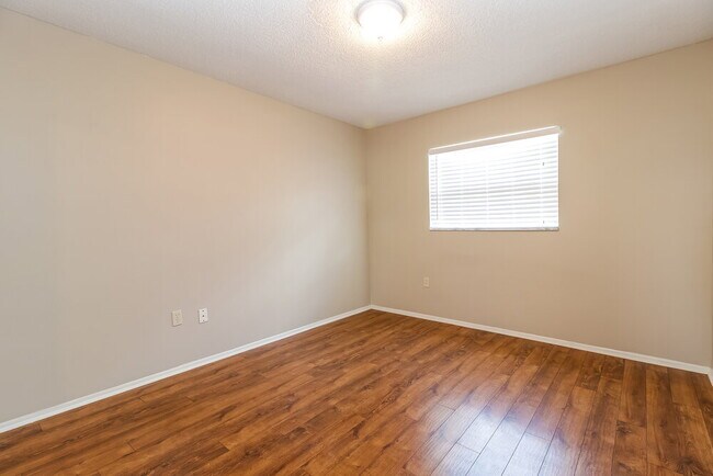 Building Photo - 5113 Gardendale Ln