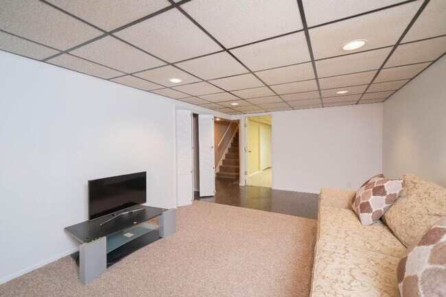 Building Photo - Three Bedroom Home in the Heart of Portage