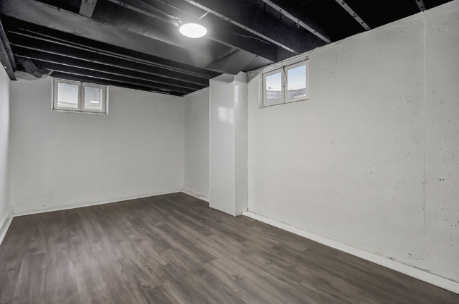 Building Photo - $1000 OFF YOUR FIRST MONTHS RENT!