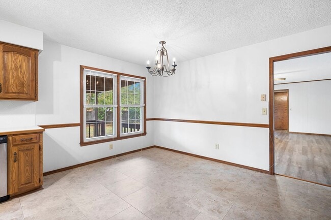 Building Photo - All-Brick Beauty on a Quiet Cul-de-Sac Near Kickapoo!