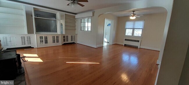 Building Photo - 6731 Edwards Ave