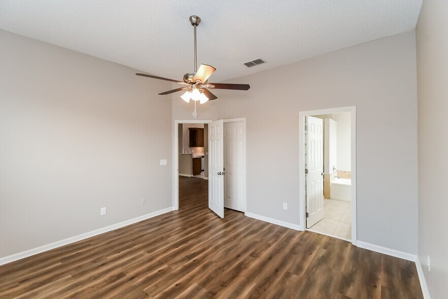 Building Photo - 8270 Lake Effie Ln E