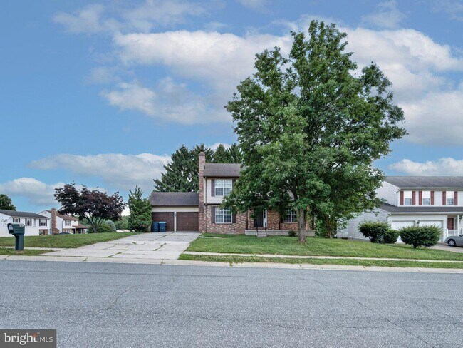 Building Photo - 801 High Plain Dr