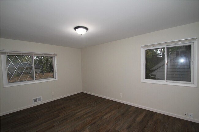 Building Photo - 34 Bright Oaks Dr