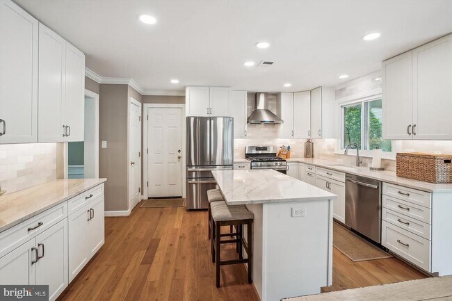 Building Photo - 8300 Centerbrook Pl