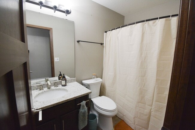 Building Photo - Spacious 5BR in NW Rochester w/ Fenced Yard!