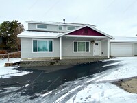 Building Photo - Spacious Duplex with Ultimate Privacy & Th...