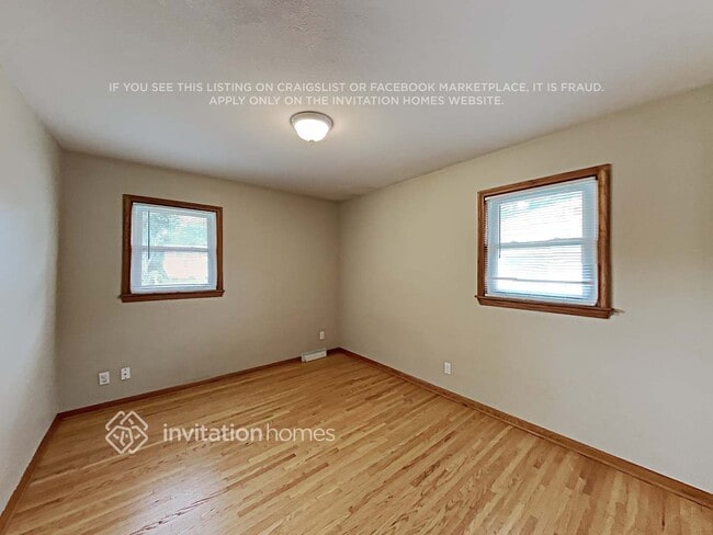 Building Photo - 3015 Dakota Ave S