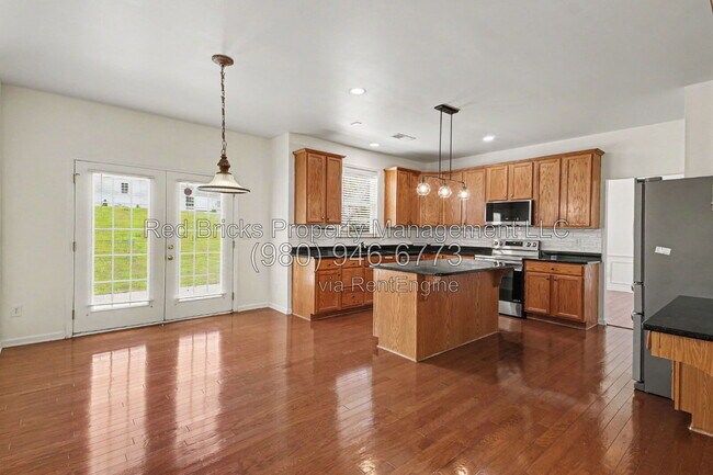 Building Photo - 7864 Whispering Wood Dr