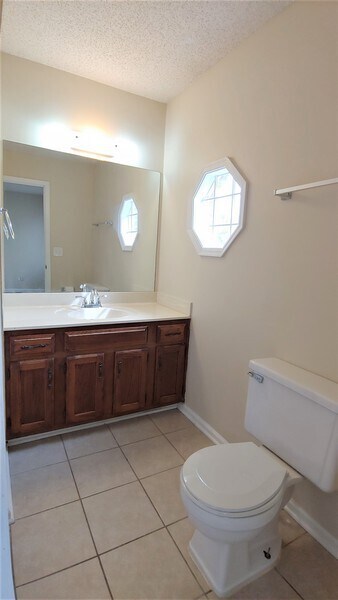 Building Photo - Move-In Ready! 2 Bedroom Townhome in Norcross