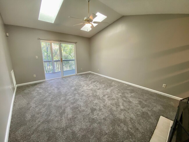 Building Photo - West AVL - Newly Renovated 2/2 Condo