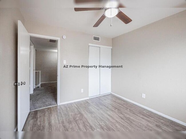 Building Photo - 5041 N 39th Dr