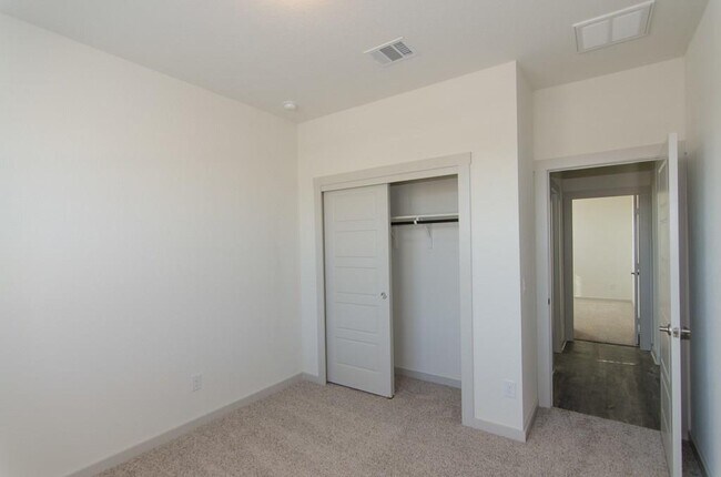 Building Photo - 217 Deserti Rd