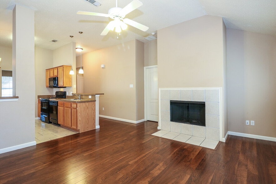 Building Photo - 320 Montana Dr