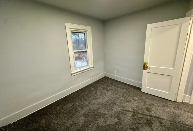 Building Photo - Charming 2-Bedroom Apartment in a Classic Two-Family Home