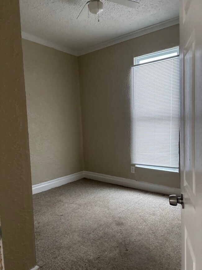 Building Photo - 963 Switzer Ave