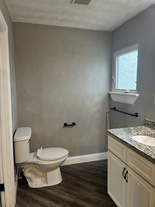 Building Photo - 2808 Beachmont Ave