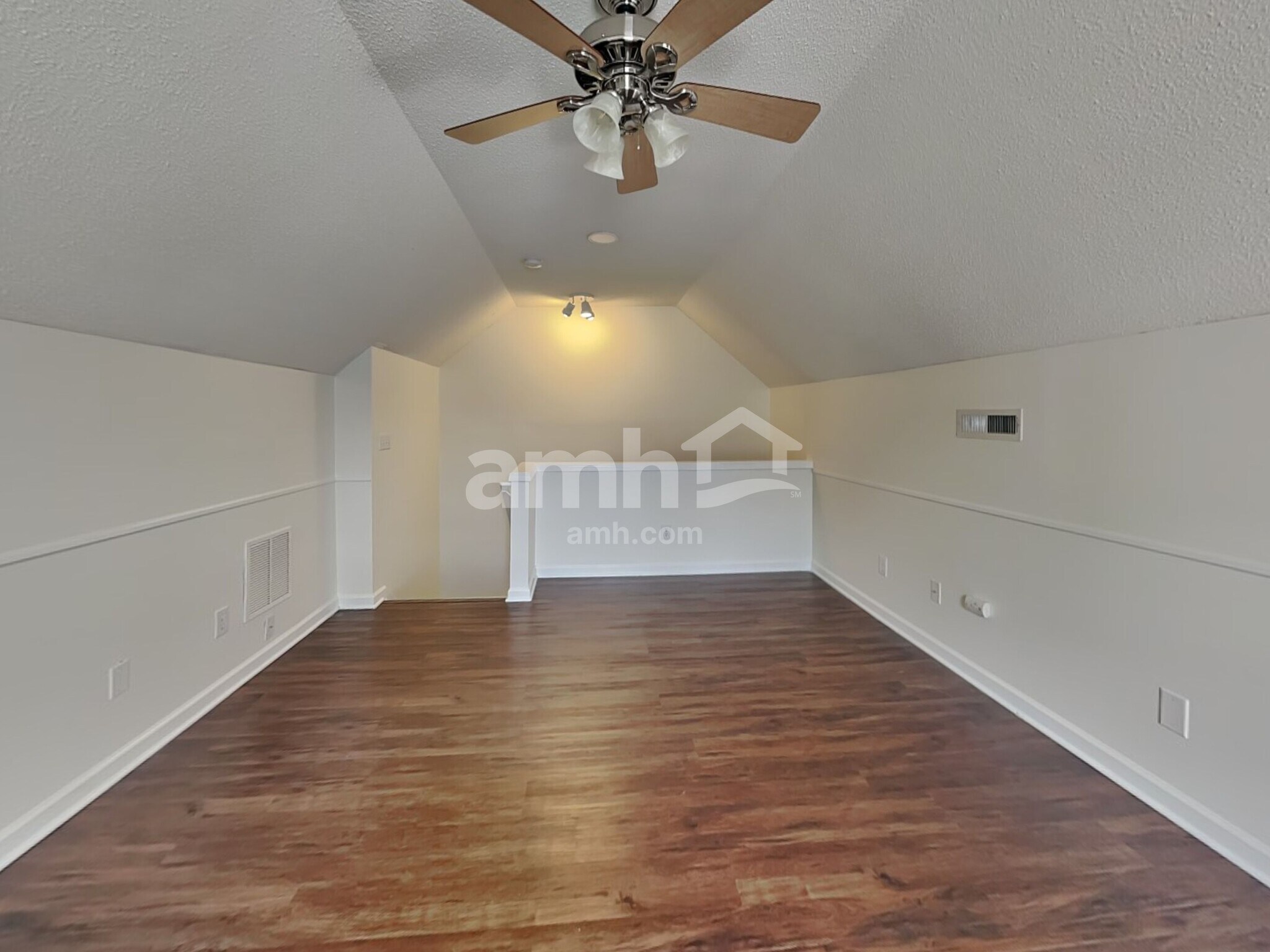 Building Photo - 11 Candor Pl