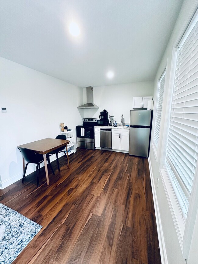 Building Photo - 86 Crest Ln