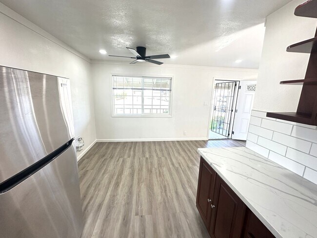 Building Photo - Ready For Move in~ 2BEDS/1BATH HOUSE FOR RENT W/Laundry Hook-Ups!
