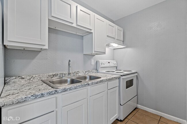 Building Photo - 1820 E Texas St