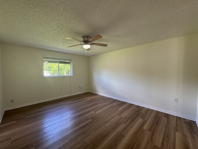 Building Photo - 129 Algiers Dr