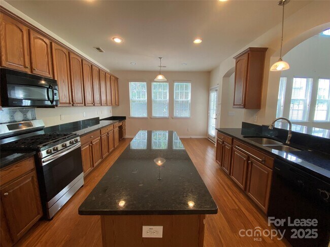 Building Photo - 6512 Manitoba Ln