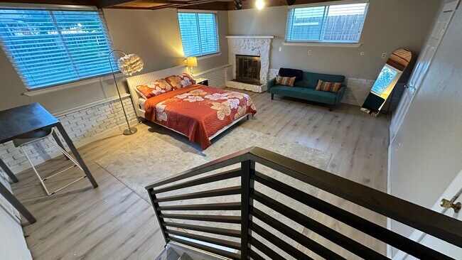 Building Photo - 2871 Loma Pl