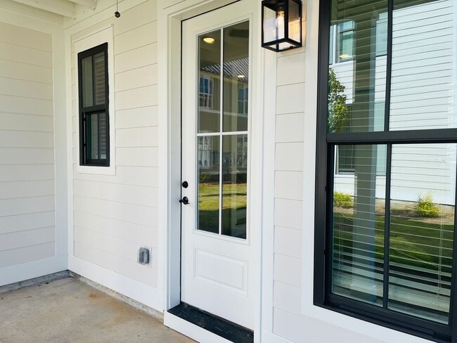 Building Photo - New Construction! 3 bedroom 2 bathroom home in Lagrange! Must see!