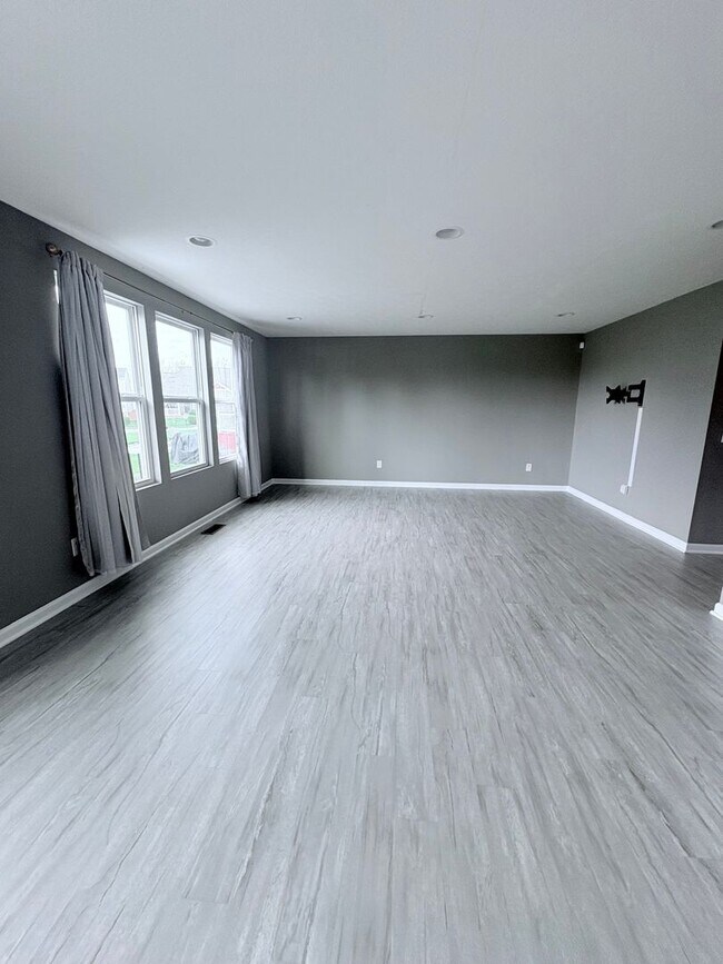 Building Photo - Stunning 3-bedroom, 3.5-bathroom home in Reynoldsburg