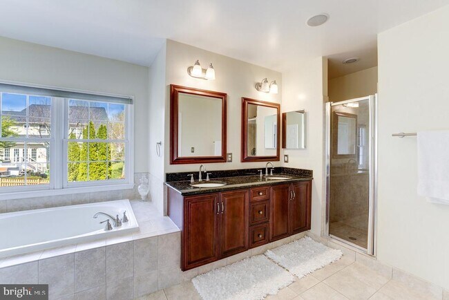 Building Photo - 2945 Oakton Knoll Ct