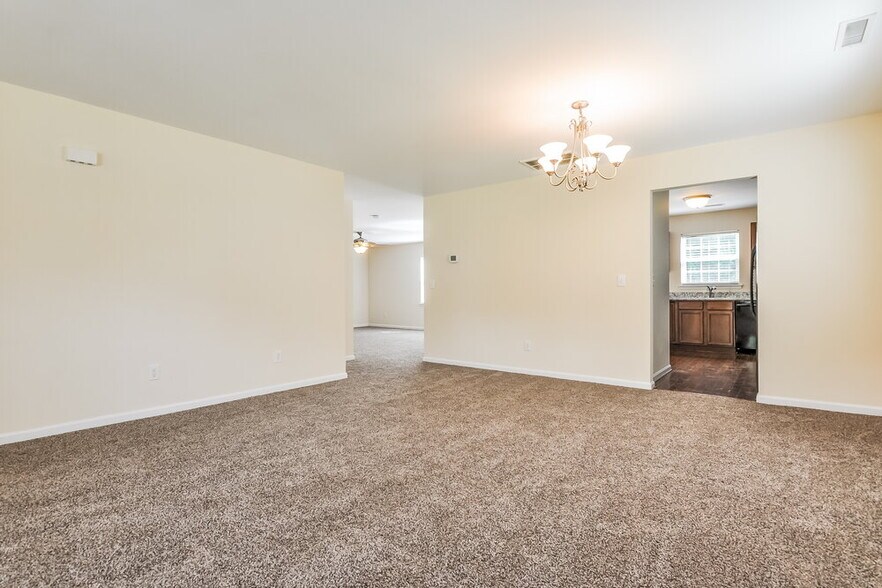 Building Photo - 676 Yorkshire Dr