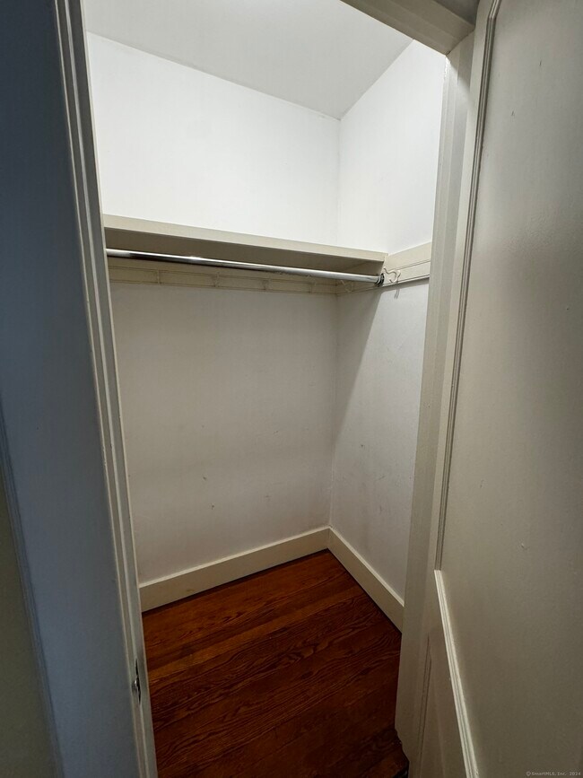 Building Photo - 809 Whitney Ave