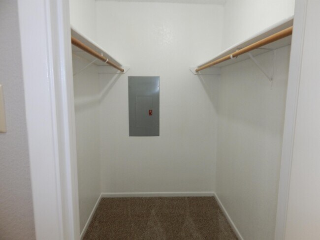 Building Photo - 4505 River Oaks Dr