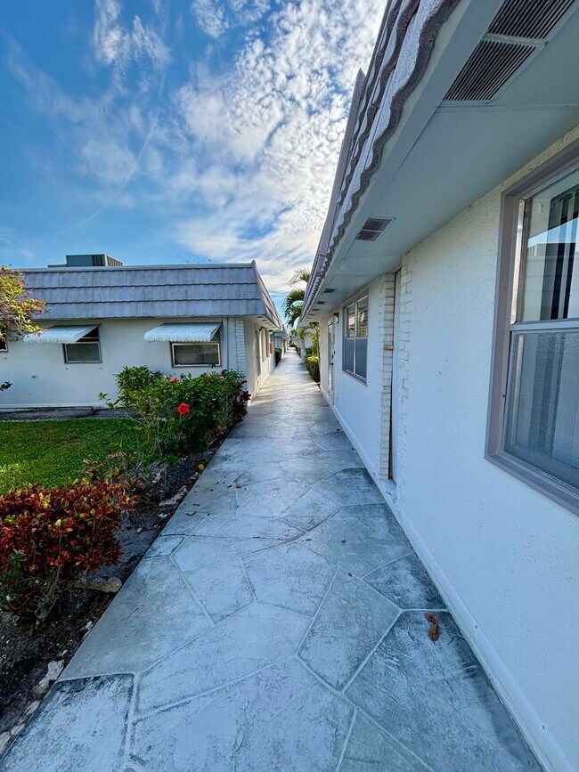 Building Photo - 185 Valencia H