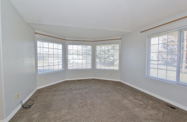 Building Photo - 1563 Sunset Dr