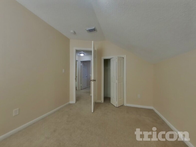 Building Photo - 3259 Jorns St