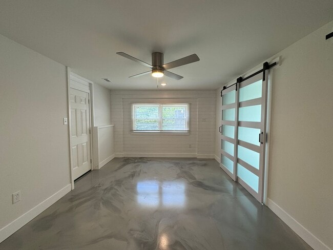 Building Photo - 4 Bedroom house with Second kitchen in basement
