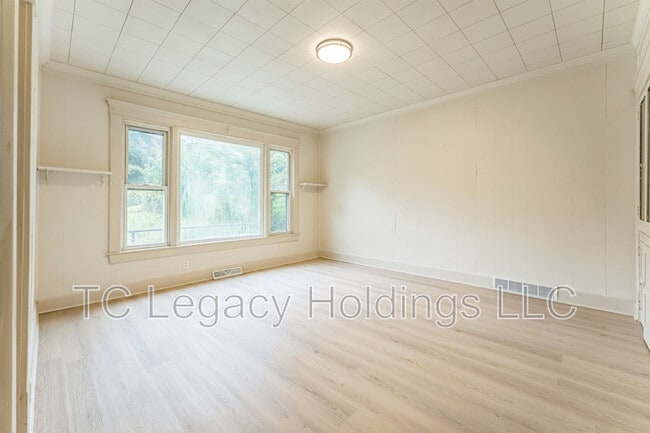 Building Photo - 513 Wilson St