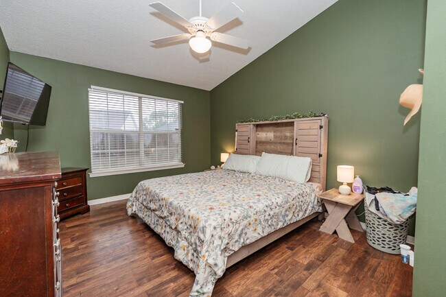 Building Photo - 425 Whirlaway Ct
