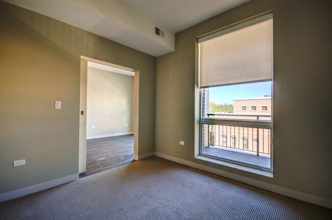 Building Photo - 840 W Grand Ave