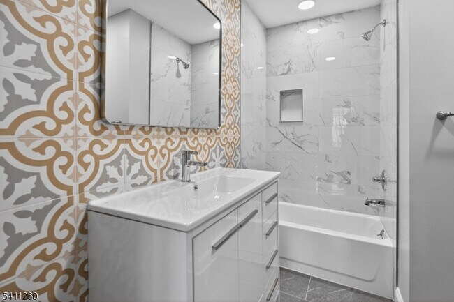 Building Photo - 579 S 12th St